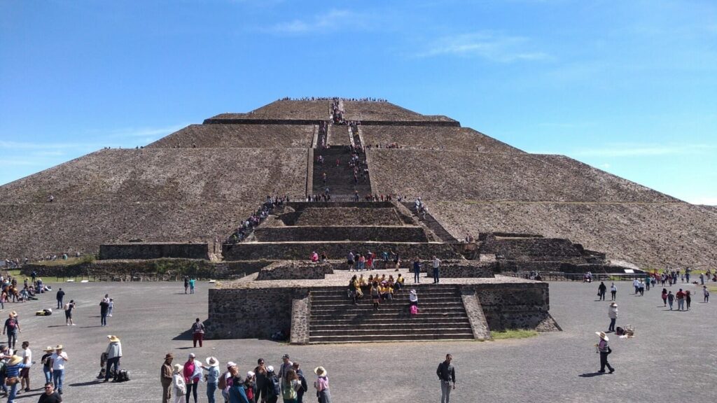 Teotihuacan sol - メキシコのプライベートツアー | MCT メキシコのテオティワカン遺跡の太陽のピラミッド