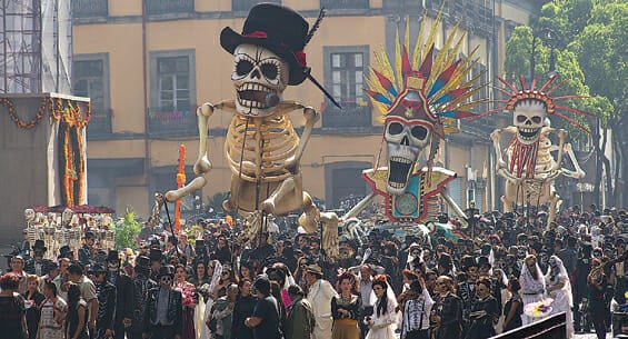 dia-de-muertos-desfile-3 - メキシコのプライベートツアー | MCT