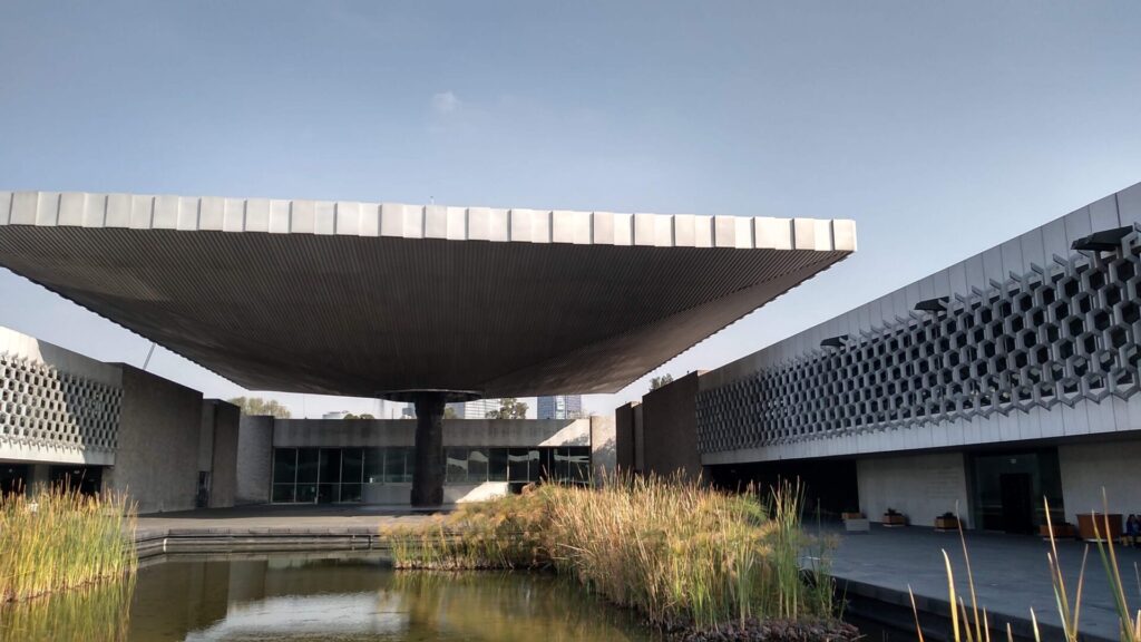MNA1 - メキシコのプライベートツアー | MCT メキシコシティの国立人類学博物館の中庭