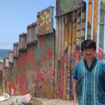 メキシコの観光ガイド岩﨑功がティファナの国境でガイドをしている