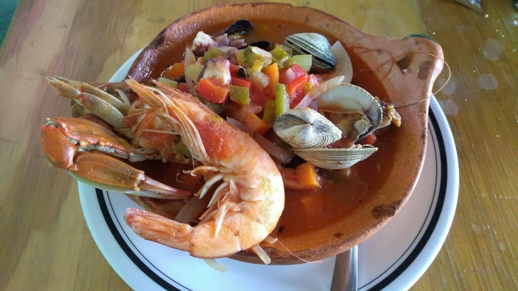 Mariscos Acapulco - メキシコのプライベートツアー | MCT アカプルコで食べた海鮮スープ