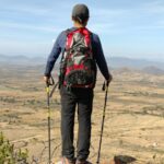 メキシコの観光ガイド岩﨑功がオアハカバレーを眺めている