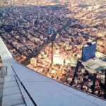 メキシコシティ空港に着離体制に入る飛行機からの眺め