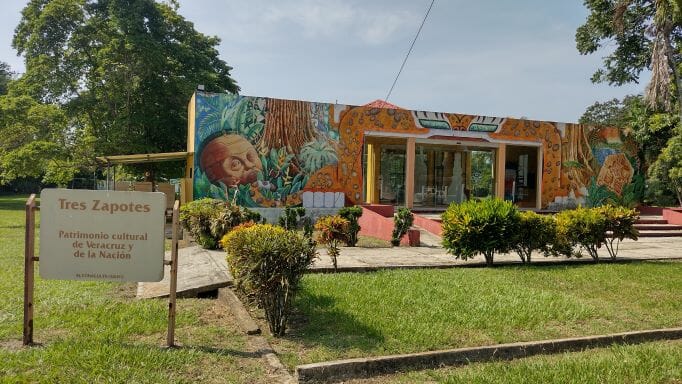 Tres zapotes Olmeca - メキシコのプライベートツアー | MCT メキシコ,オルメカ,遺跡,博物館