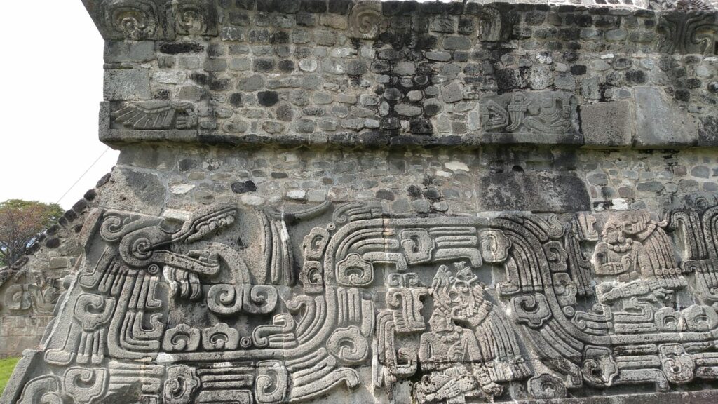 Xochicalco relieve 2 - メキシコのプライベートツアー | MCT メキシコの遺跡ソチカルコ遺跡のレリーフ