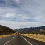 一直線に続く高速道路