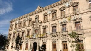 Palacio de Gobierno Chihuahua fachada - メキシコのプライベートツアー | MCT チワワ市政府