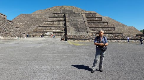 メキシコのテオティワカン遺跡現地ツアー