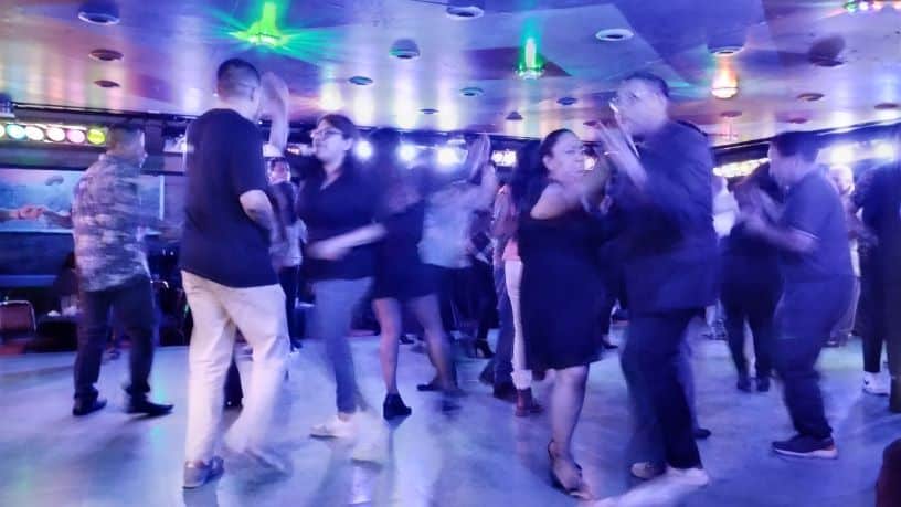 Rodolfo baile - メキシコのプライベートツアー | MCT 大勢の人達がダンスを興じている