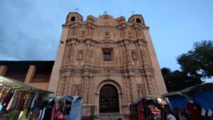 Tsama sancristobal 3 - メキシコのプライベートツアー | MCT メキシコのチアパス州サンクリストバルにあるサントドミンゴ教会