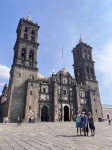 Usama4 - メキシコのプライベートツアー | MCT メキシコの世界遺産プエブラ中心部歴史地区にある大聖堂