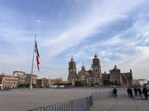 Ujiiesama2 - メキシコのプライベートツアー | MCT メキシコの首都メキシコシティのソカロ広場