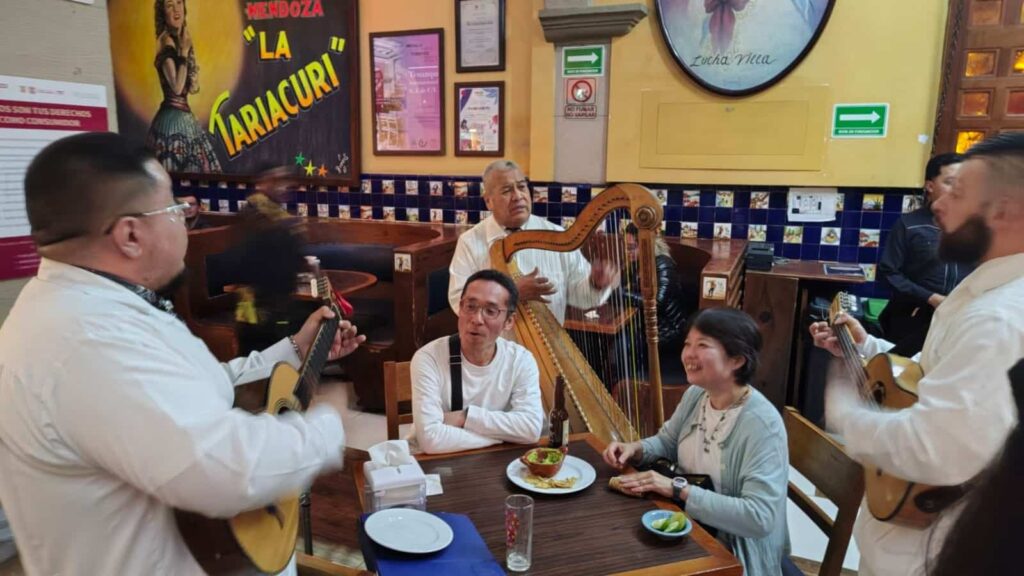 Satosama Mariachi - メキシコのプライベートツアー | MCT メキシコを観光する日本人旅行者