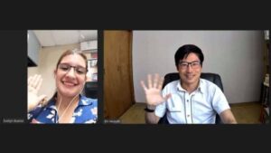 Zoom evelyn - メキシコのプライベートツアー | MCT ビデオ電話で手を振る女性とメキシコガイド