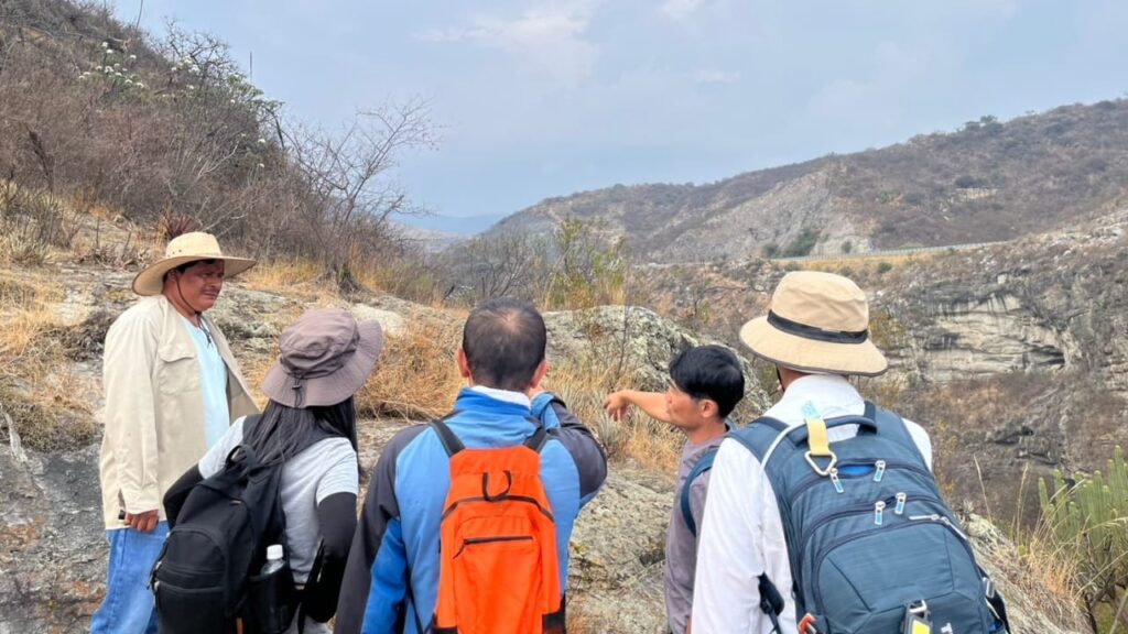 Ysama 1 Ysama - メキシコのプライベートツアー | MCT メキシコガイドの話を聞く旅行者