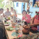 Ysama9 Oaxaca - メキシコのプライベートツアー | MCT オアハカの現地の家庭での昼食の様子