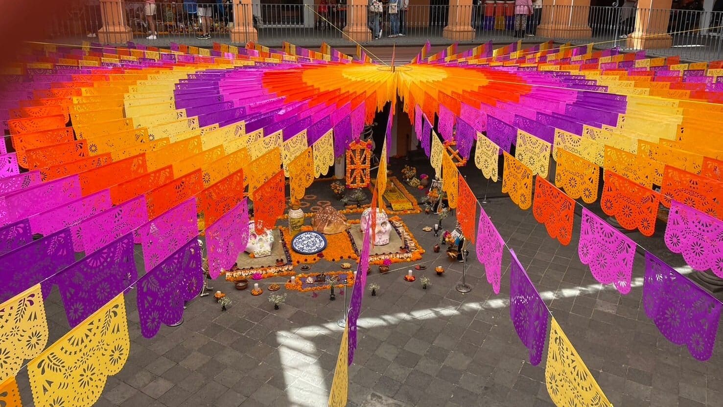 Ofrenda Puebla - メキシコのプライベートツアー | MCT メキシコの死者の日のオフレンダ祭壇