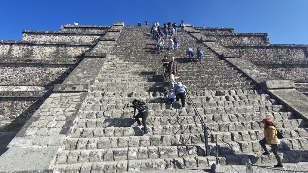 テオティワカン遺跡の月のピラミッド