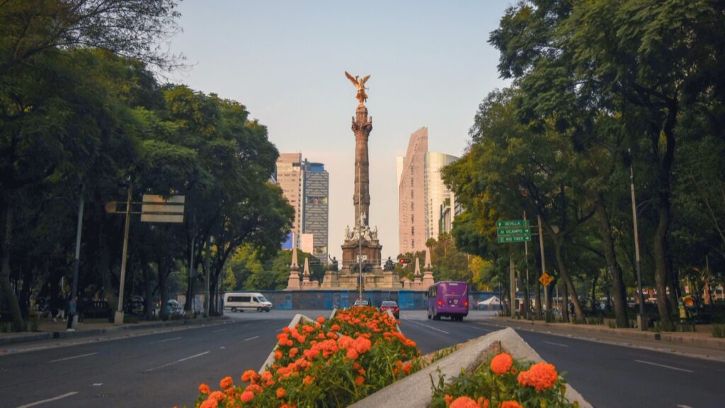 メキシコシティの独立記念塔